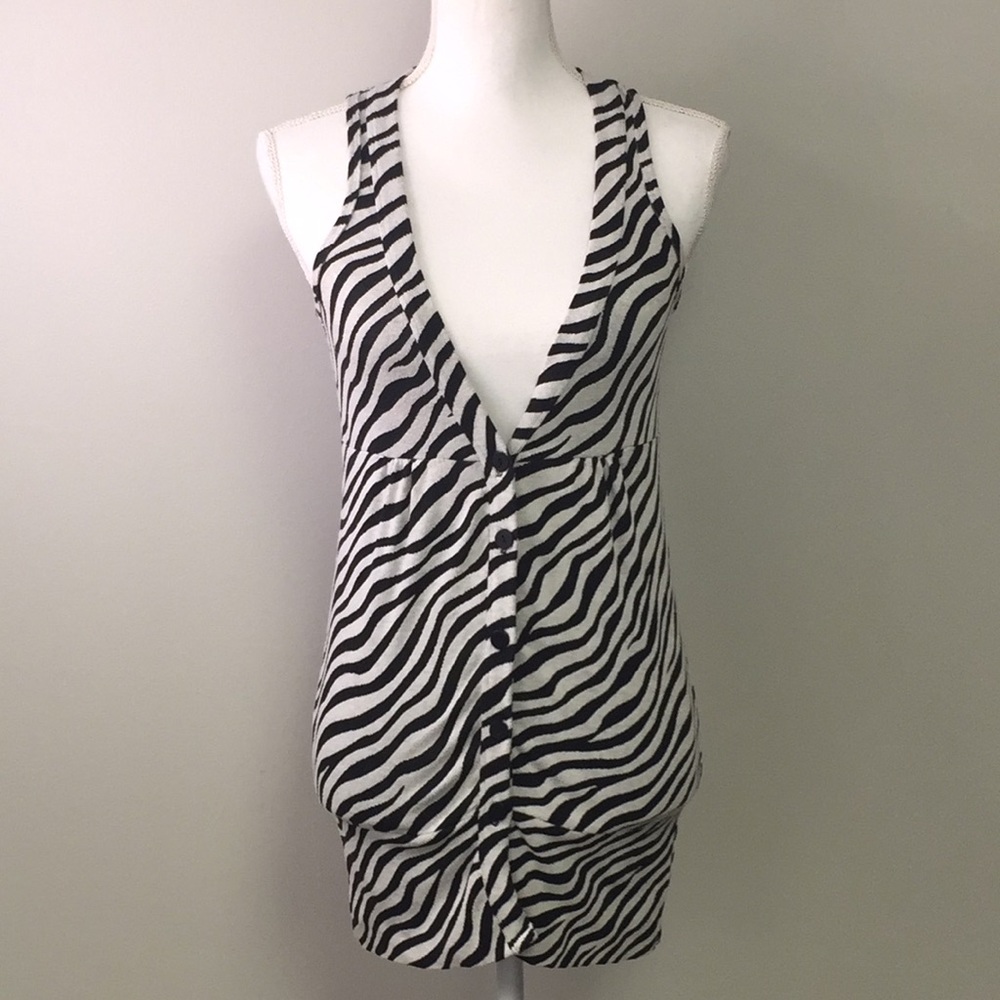 Demanding Women’s Juniors Black & White Zebra Animal Print Top w/ button…